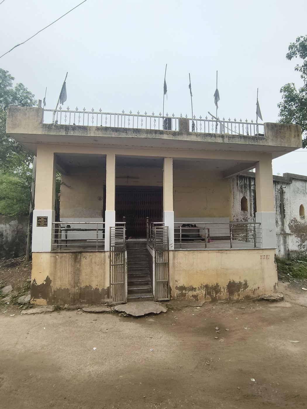 Shri Shani Mandir, Dantil